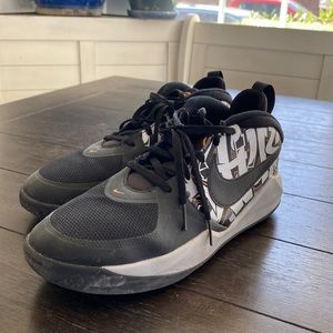 Nike lightly worn basketball shoes